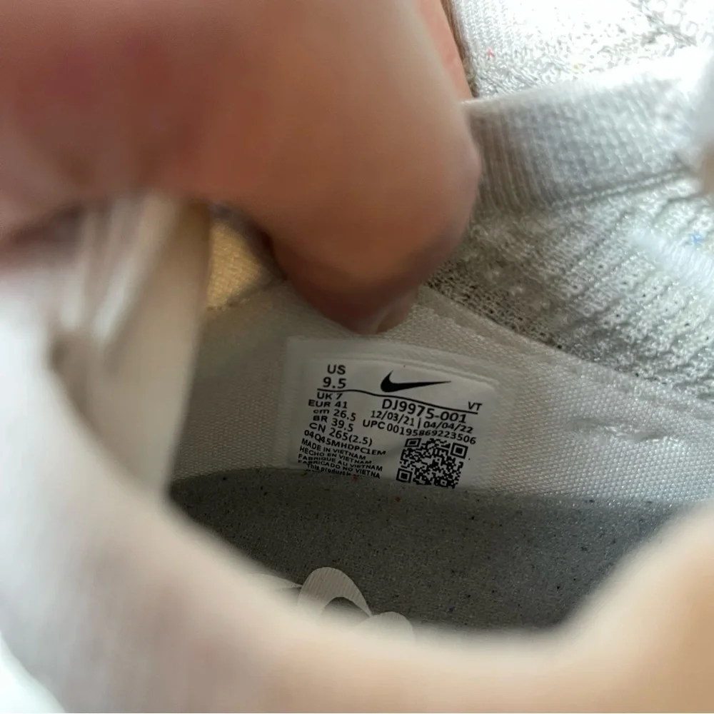 Nike Air VaporMax Flyknit - Picture 9 of 10